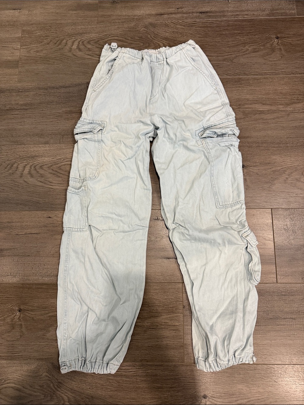 Zara Light Wash Cargo Jeans in Pale Blue